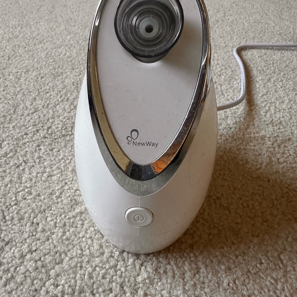 White NewWay Facial Steamer - Picture 2 of 3